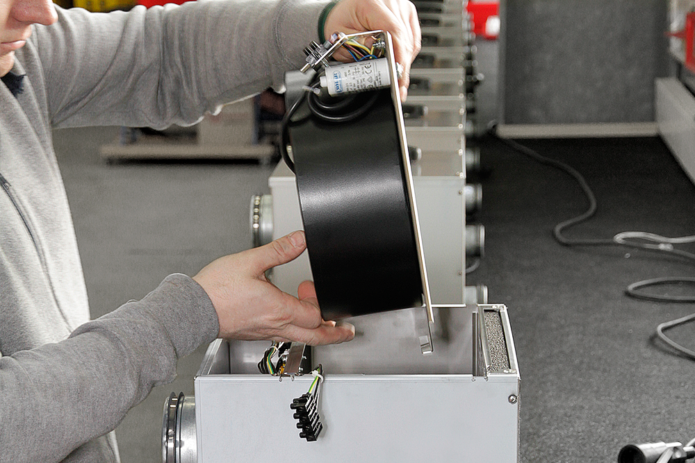 Ispitivanje i montaža integriranog ventilatora od strane kvalificiranog stručnjaka. Naši dobro obrazovani suradnici paze na svaki detalj.