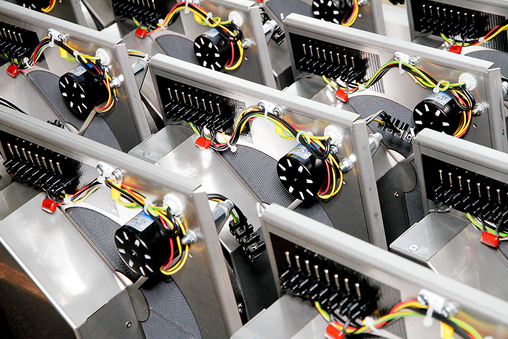 Međurezultat u proizvodnom procesu: Šarža Silikagel-sorpcijskih rotora. Ovdje se upravljačka elektronika već montirala.