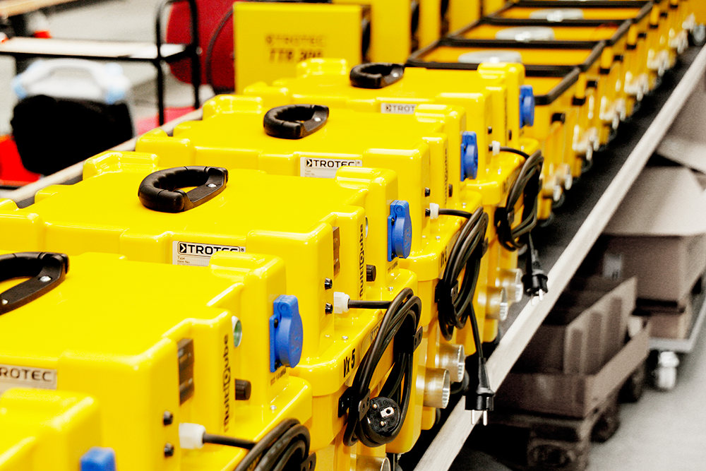 Preciznost u proizvodnji. Trotec cijeni iskusne, dobro školovane suradnike i zapošljava ih među ostalom u MultiQube-proizvodnji.